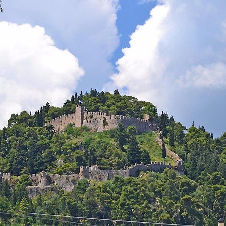 Poly'S Charming Home - City Center & Near The Beach 2Bedroom Apartment Nafpaktos Bagian luar foto