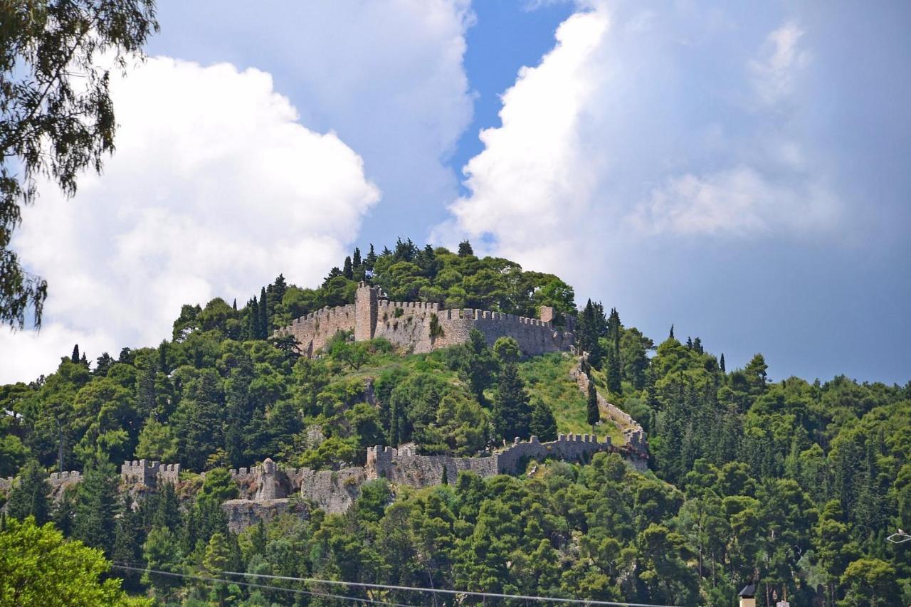 Poly'S Charming Home - City Center & Near The Beach 2Bedroom Apartment Nafpaktos Bagian luar foto